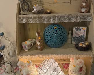 little shlef and decor 