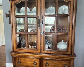 Beautiful china caninet, glass shelves, deep drawers for storage.
