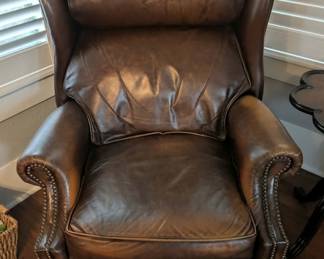 Leather lazy boy recliner / like new condition