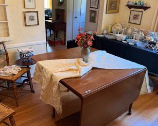 Maple Table with 3 Leaves