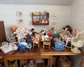 Mid Century Modern Expandable Table along with Vintage Dolls and more...