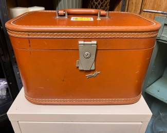Travel, joy, vintage luggage, honey you took the mirror out of the vintage luggage