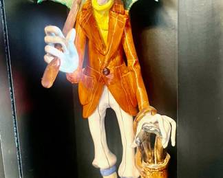 LB gold sculpture