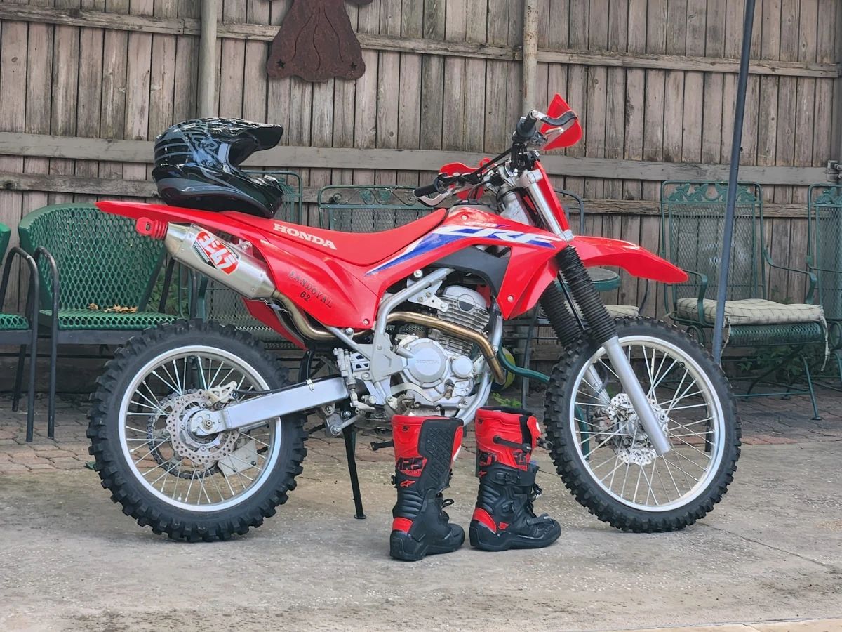 2022 Honda ZRF250 Custom Exaust. Riding boots and Helmet included