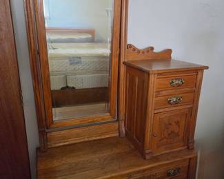 Victorian Oak Gentleman's Dresser with Mirror and Hat Box