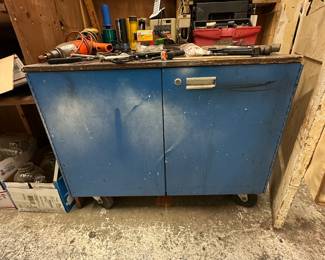 Shop cabinet can presale