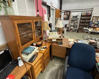 Desk can presale.