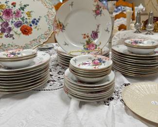Beautiful flower China set