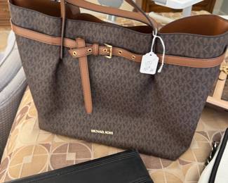 This is a brand new. I believe it’s called well-made tote.