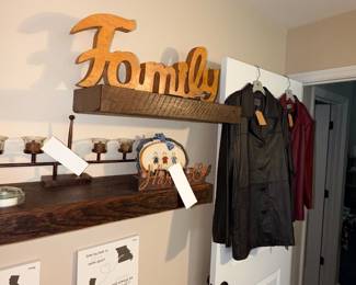 Items Located In The 2nd Bedroom (MASTER)