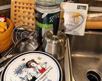 Items Located In The Kitchen / Dining Room