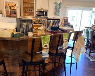 Items Located In The Kitchen / Dining Room