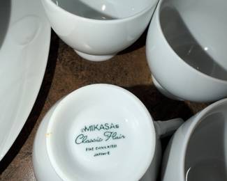 Items Located In The Kitchen / Dining Room