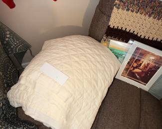 Items Located In The 2nd Bedroom (MASTER)