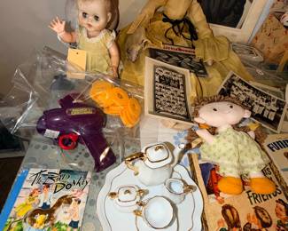 Items Located In The 2nd Bedroom (MASTER)