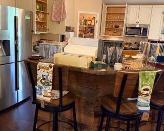 Items Located In The Kitchen / Dining Room