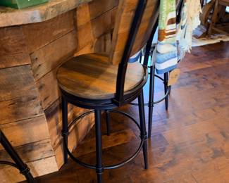 Items Located In The Kitchen / Dining Room
