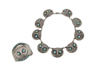 2062 A group of Federico Jimenez sterling silver and turquoise owl jewelry Federico Jimenez (b. 1941, Mixtec) Late 20th/21st century Each stamped: JF [conjoined] / Sterling Comprising a collar link necklace with nine repoussé silver owl links, each with two set turquoise cabochon eyes, together with a matching sterling cuff with central owl, and row set turquoise, with incised feather details to shoulders 2 pieces Necklace: 17.5" L x 1.5" H; Cuff: 6.75" total inner C x 2.5" H, gap: 1" 193.6 grams gross Estimate: $800 - $1,200