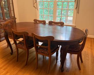 Thomasville Dining Table & 6 Chairs- with 2 leaves - $450