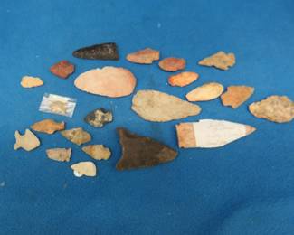 Lot 17. Arrowheads and spear points found in the western parts of the USA