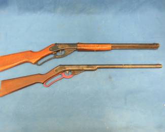 Lot 27. Two vintage BB guns: Daisy Red Ryder saddle ring carbine with low pressure. King Model 5533 with very good compression from the 1930s.
