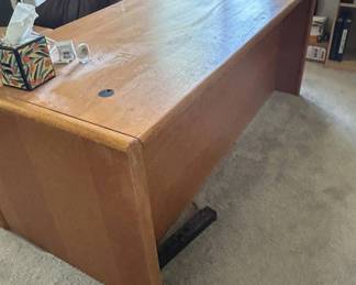 Lot #6 Large L-Shape Oak Veneer Executive Office Desk with Drawers Cable Grommet