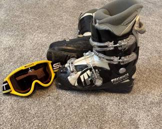 Lot #45 Tecnica Mega+ Alpine Ski Boots Black Wide Fit + Scott Yellow Ski Goggles Colorado