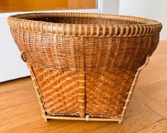 101 VintageThaiHandicraftWovenMarketBasket