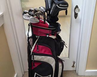 15 TaylorMadeGolfSetRHDatrekBag