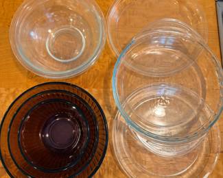 139 PurplePyrexNestingBowlSetPiesStackingClearBowls