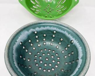 128 2GreenCeramicBerryColanderBowls