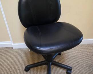 207 BlackSauderGrugaAdjustableTaskChair