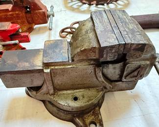 Vintage 4" Bench Vise Swivel Base