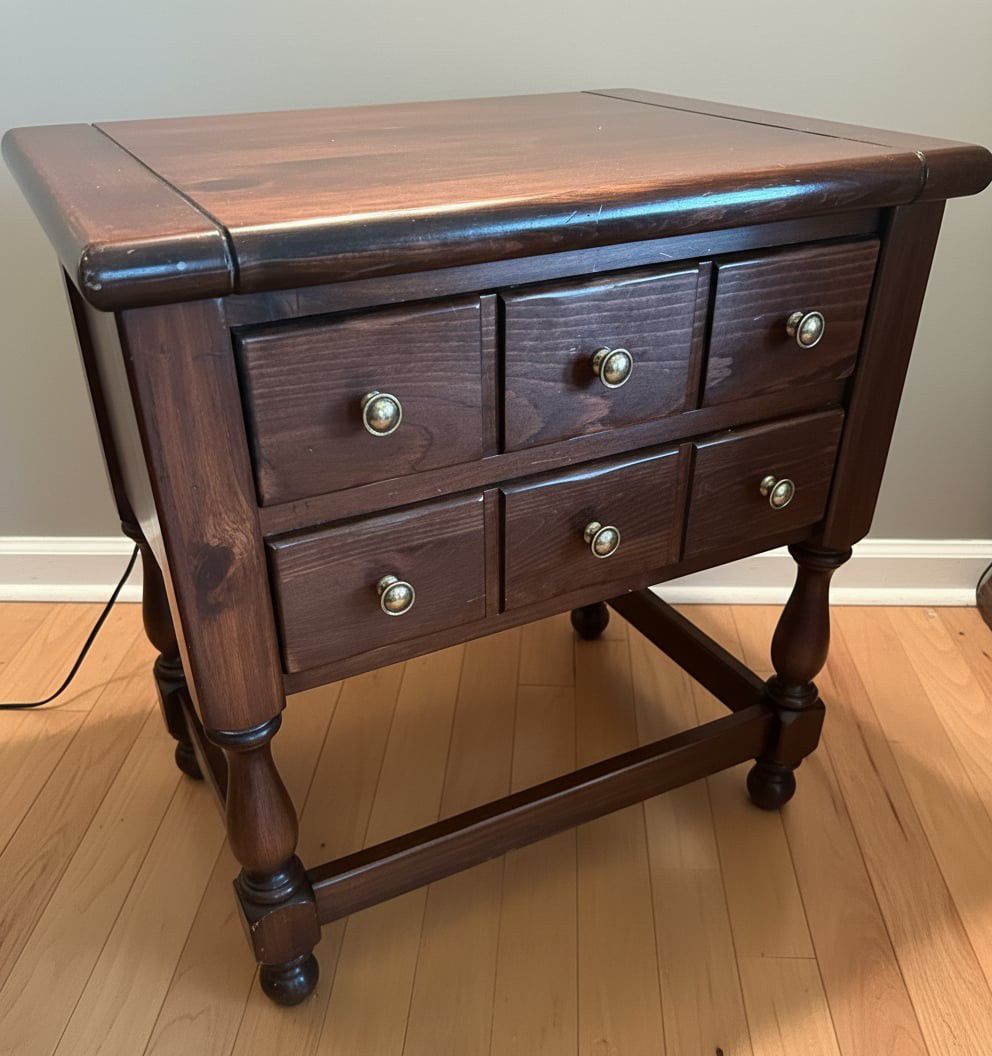 Ethan Allen Old Tavern Collection Antiqued Pine Side Table