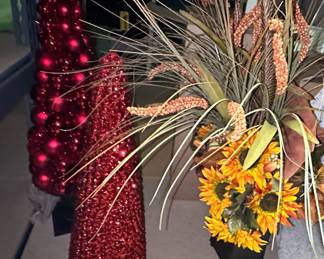 Assorted Holiday Decor