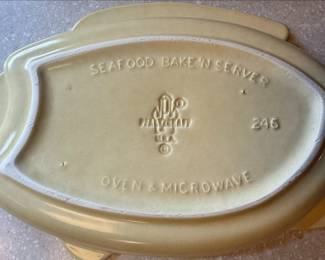 Pfaltzgraff Village Fish Shaped Seafood Bake N Serve Dish