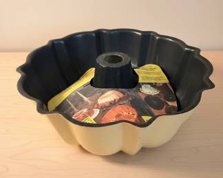 Nordic Ware Jumbo Fluted Bundt Pan