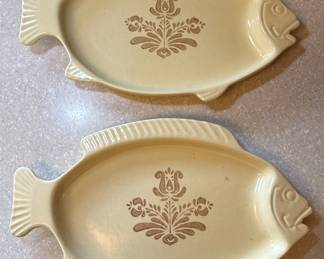 Pfaltzgraff Village Fish Shaped Seafood Bake N Serve Dish