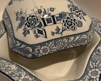 Wood & Sons Wincanton Covered Vegetable Dish