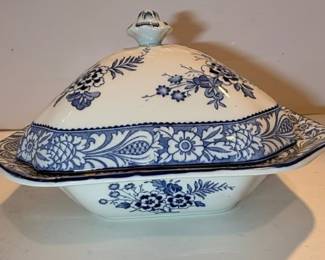 Wood & Sons Wincanton Covered Vegetable Dish