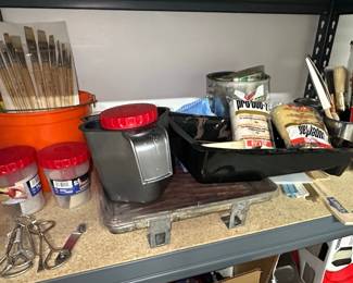 Artist's Brush Set and Painting Supplies with Lowe's Paint Tray