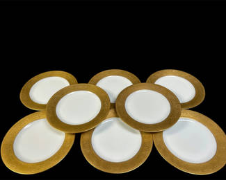 Lot 1: Pickard Black Knight Dinner Plates
