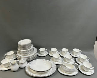 Lot 32: Royal Doulton Carnation China