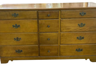 Lot 37: Ethan Allen 12 Drawer Dresser