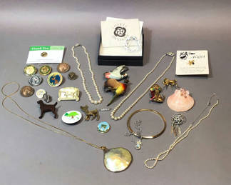 Lot 153: Vintage Costume Jewelry - Dogs & The Sea (2+dwt)