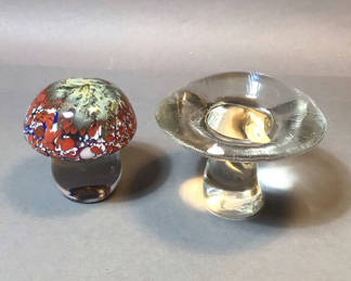 Lot 157: Viking Zodiac & Hadeland Glass Mushroom Paperweights