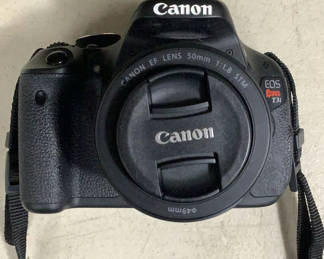 Lot 282: Canon EOS Rebel T3i Camera Kit with Tripods