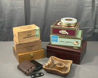 Lot 256: Vintage Tobaccinaria