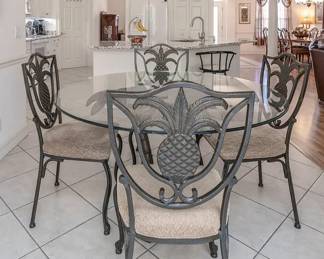Glass top table w/seating for 4