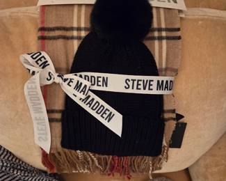 Steve Madden PomPom Hat and Scarf Gift Set NWT